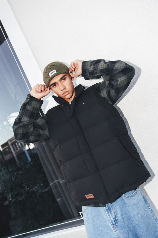 HUFFER Mens Classic Down Vest | Black