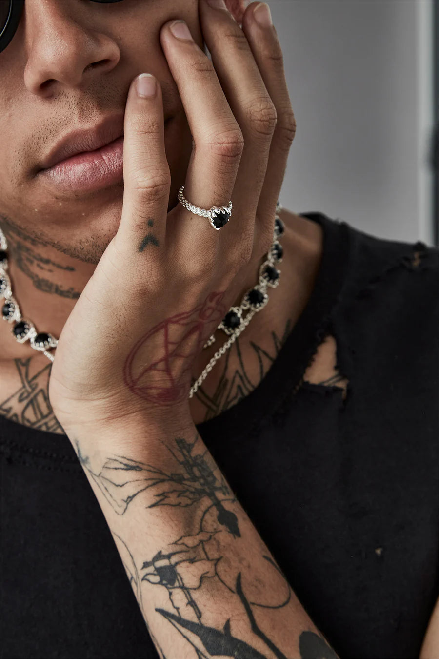 STOLEN GIRLFRIENDS CLUB Mini Claw Ring | Sterling Silver / Onyx