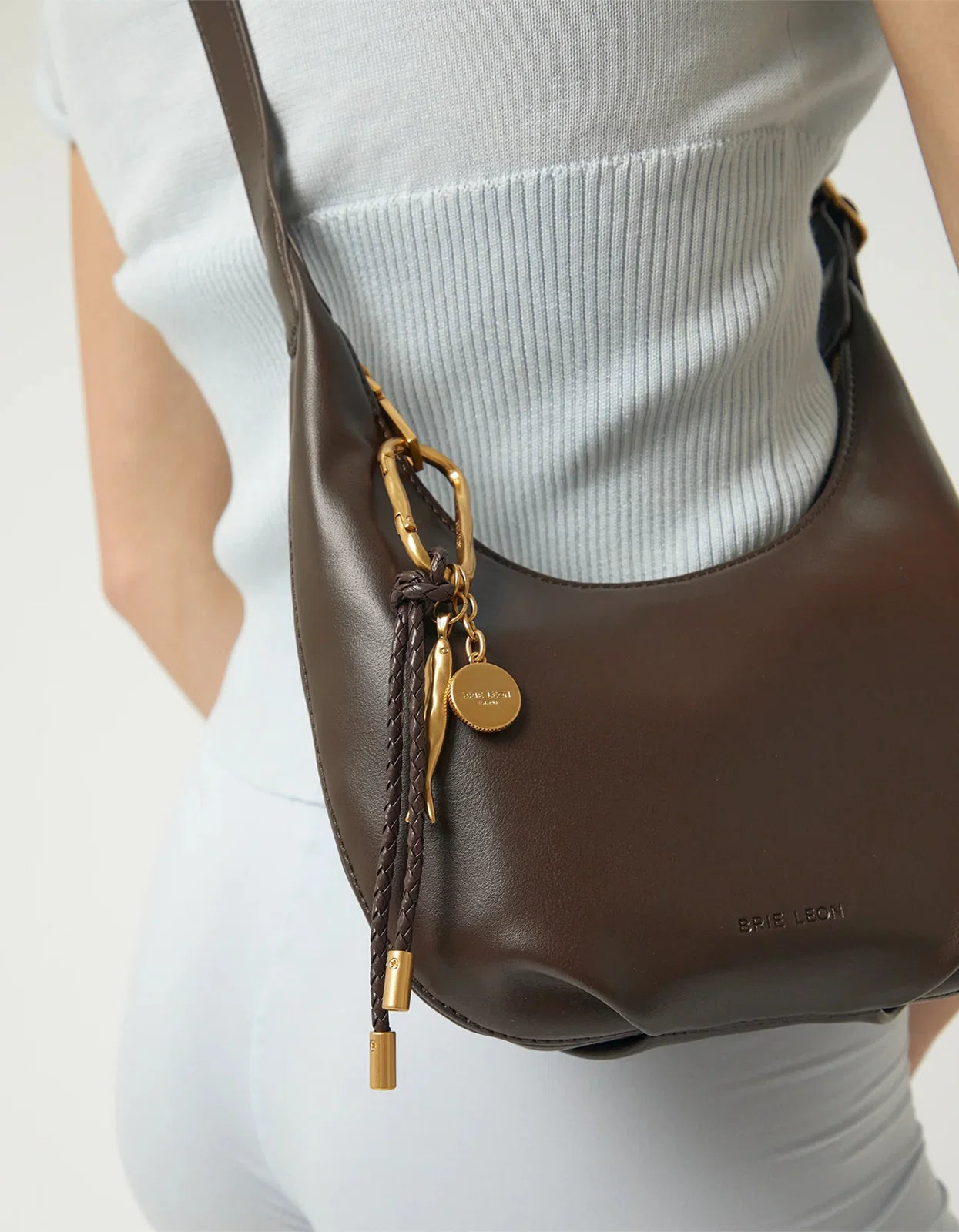 BRIE LEON Scout Key Charm | Ganache