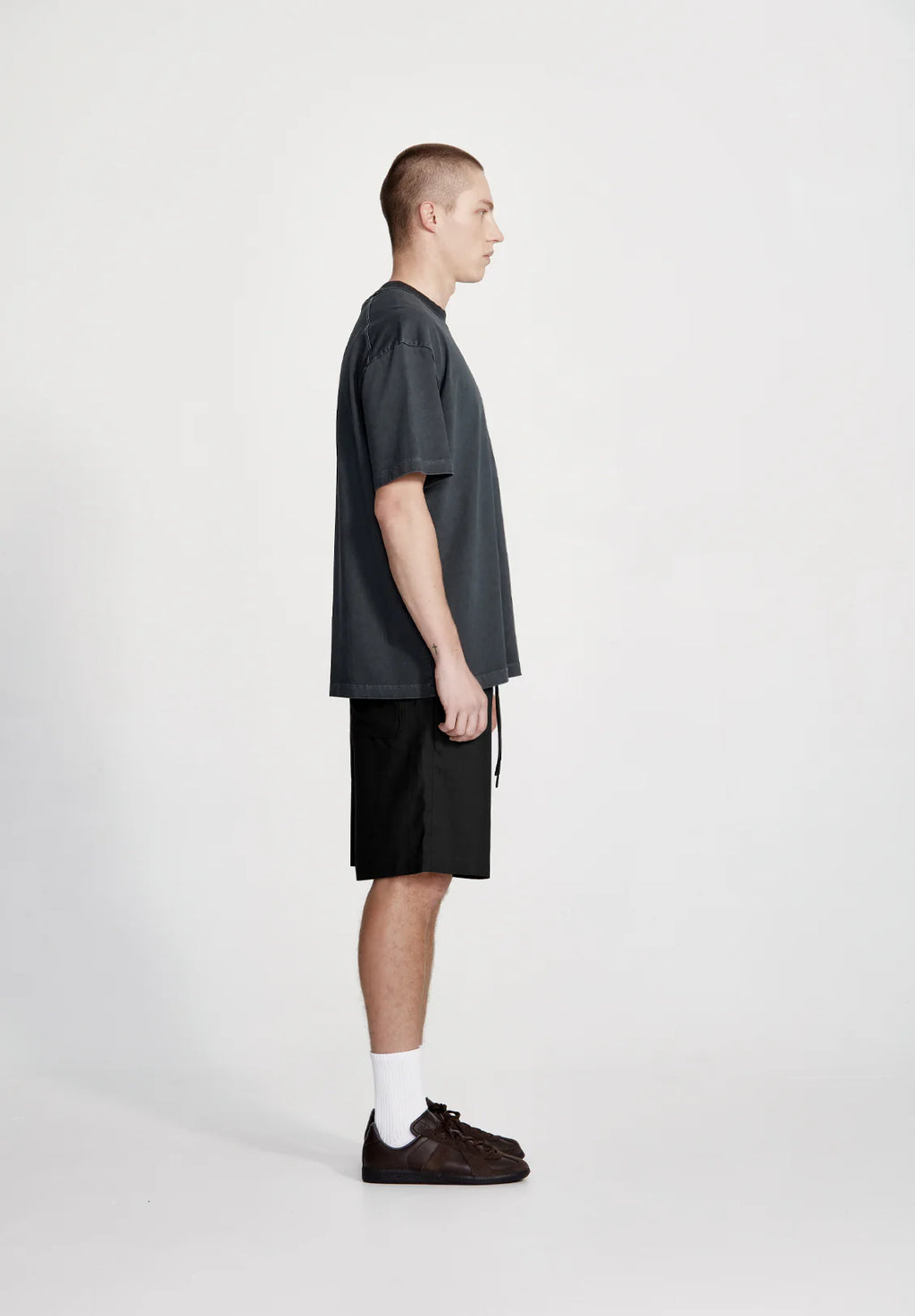 COMMONERS Linen Blend Studio Short | Black