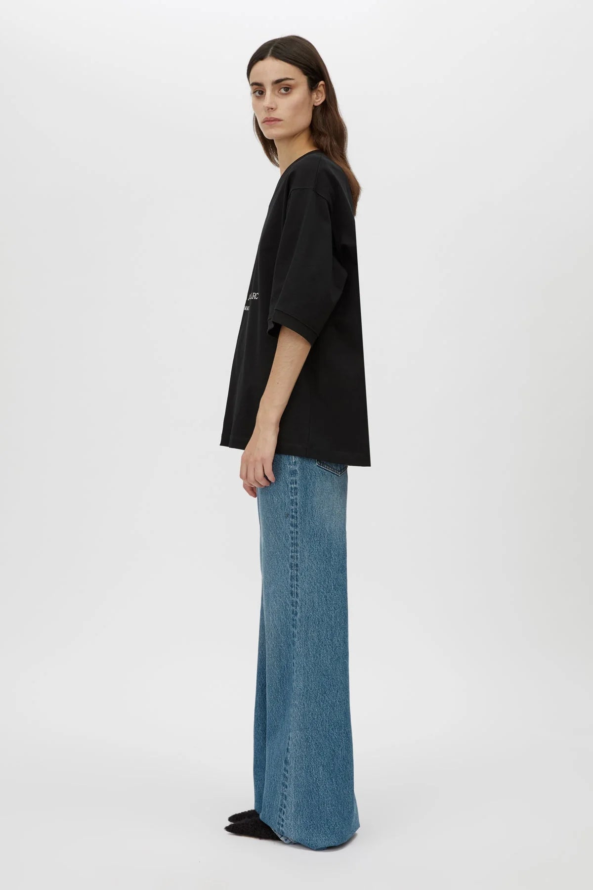 CAMILLA AND MARC Larissa Logo V-Neck Tee | Black.