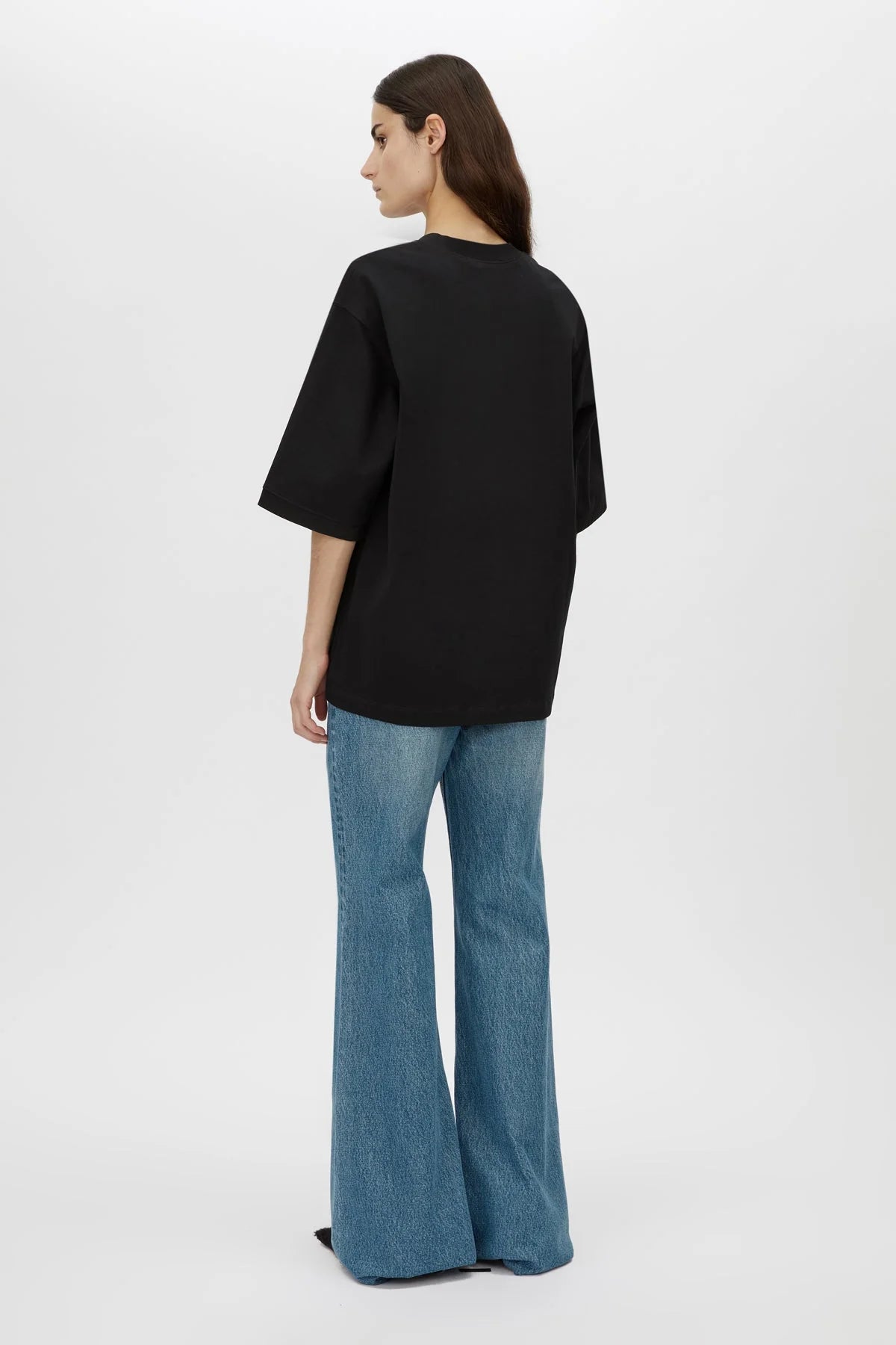 CAMILLA AND MARC Larissa Logo V-Neck Tee | Black.