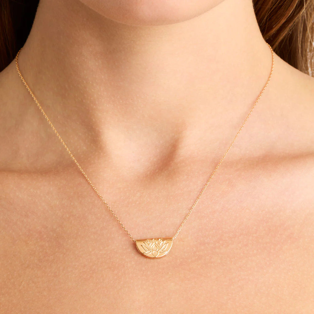 Lotus Necklace Short- Gold