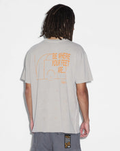 Load image into Gallery viewer, Motto Biggie SS Tee | Dust Grey
