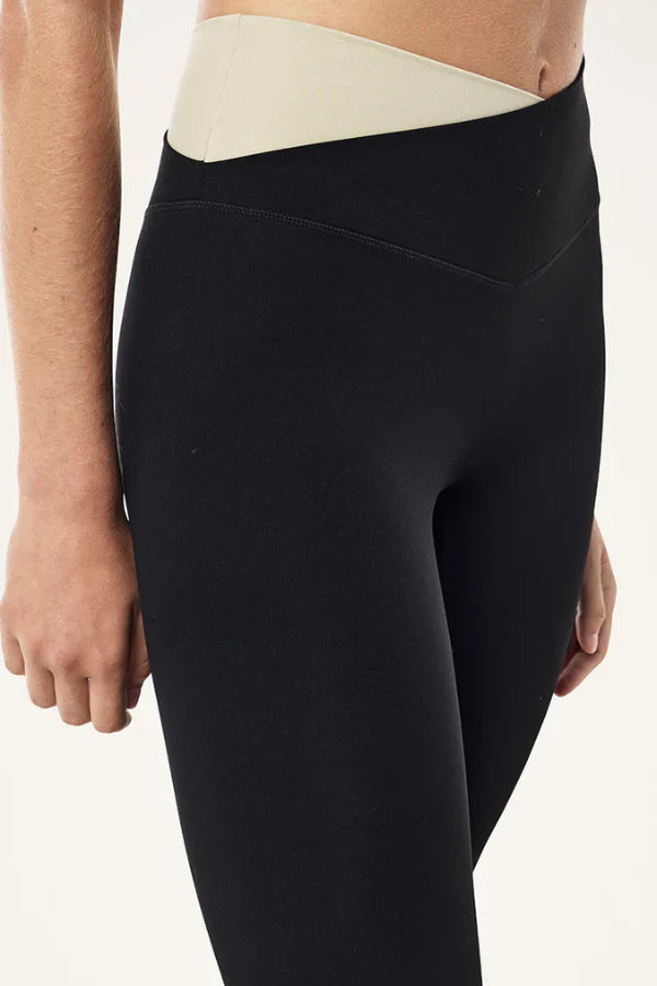 P.E Nation Wander Full Length Legging | Black/Biscuit