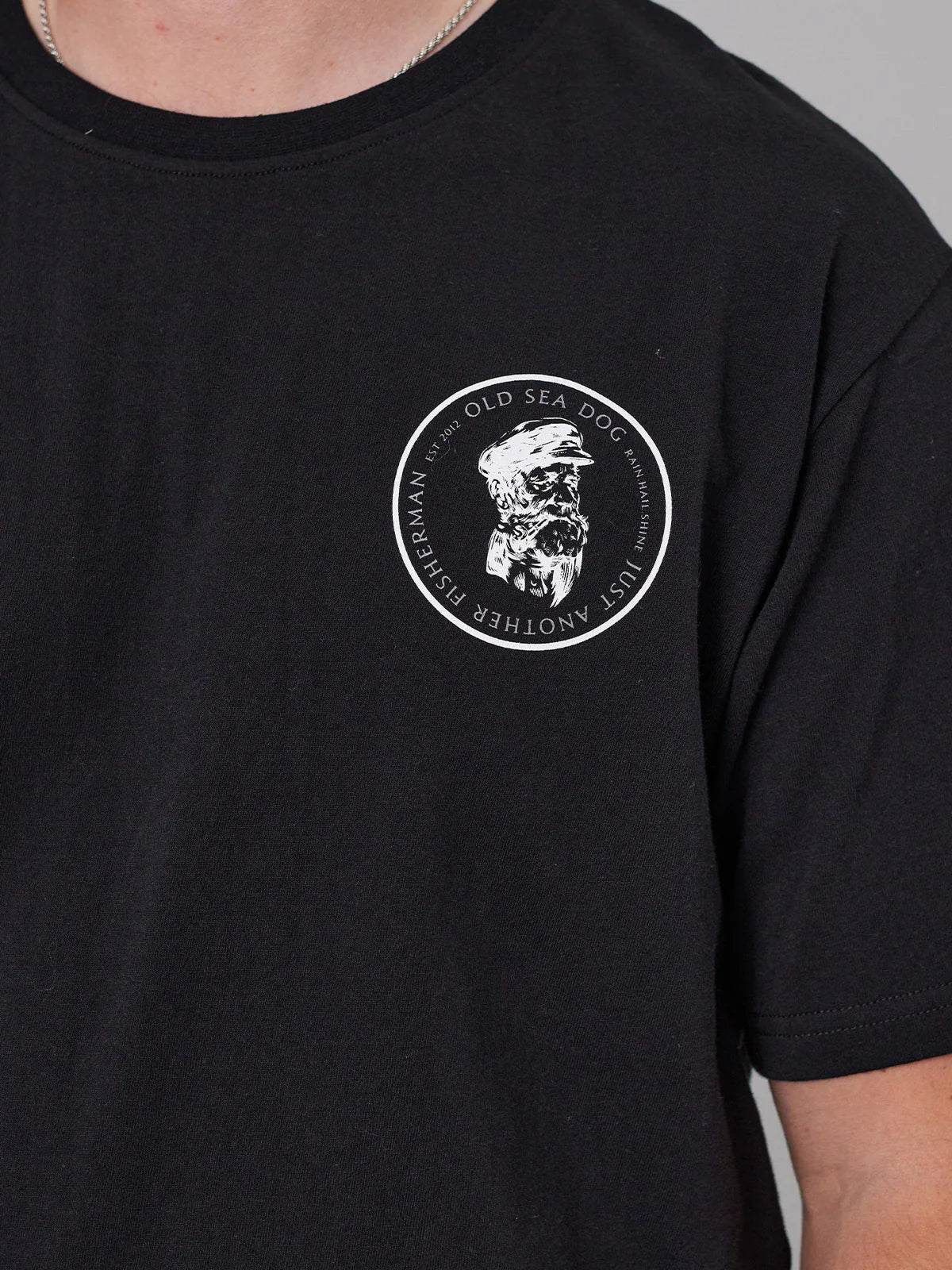JUST ANOTHER FISHERMAN Old Sea Dog Sea Tee | Black