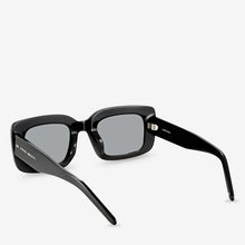 Load image into Gallery viewer, Unyielding Sunglasses | Black
