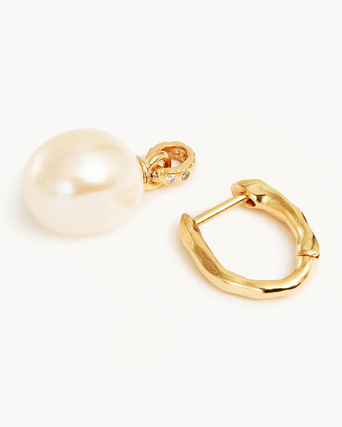 Embrace Stillness Pearl Drop | Gold