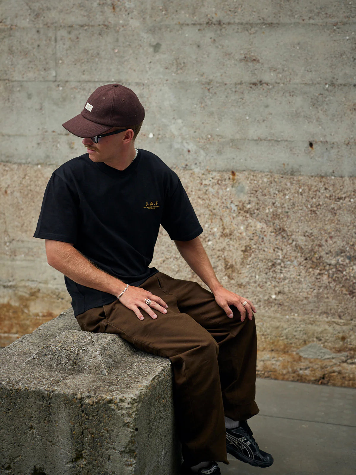 JUST ANOTHER FISHERMAN Heavy Shore Tank | Black