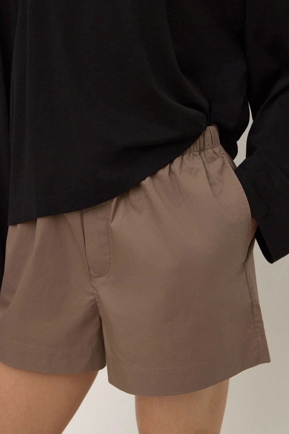 ASSEMBLY LABEL Micha Poplin Short | Dark Sand