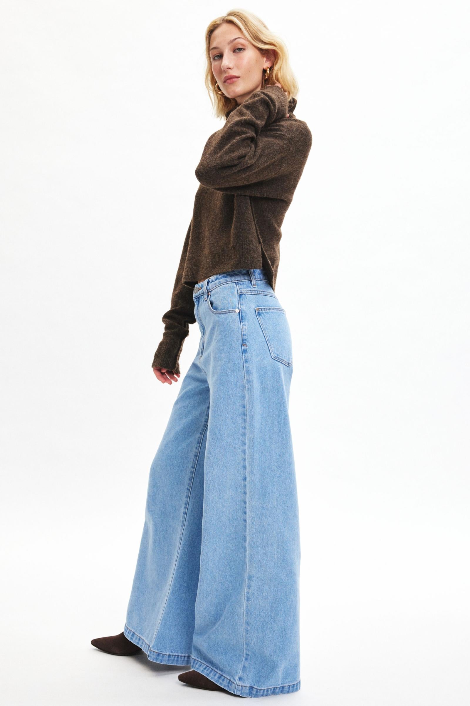 ABRAND Super Wide | Loretta Light Blue