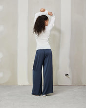 Load image into Gallery viewer, Andie Satin Pant- Ink
