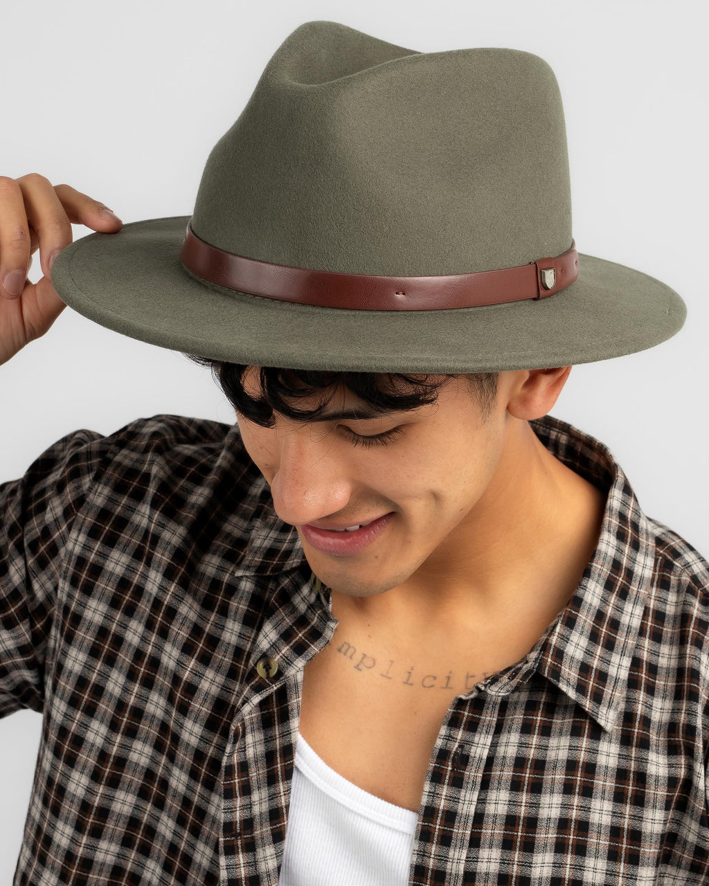 BRIXTON Messer Fedora | Ivy/Light Brown on model