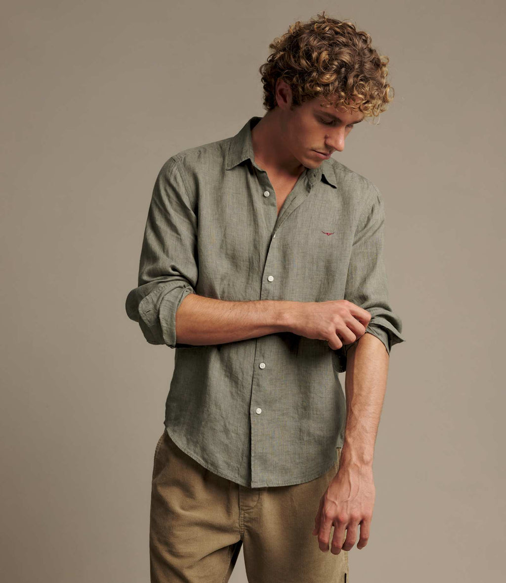R.M. Williams Newman Linen Shirt | Forest Green — photo 3
