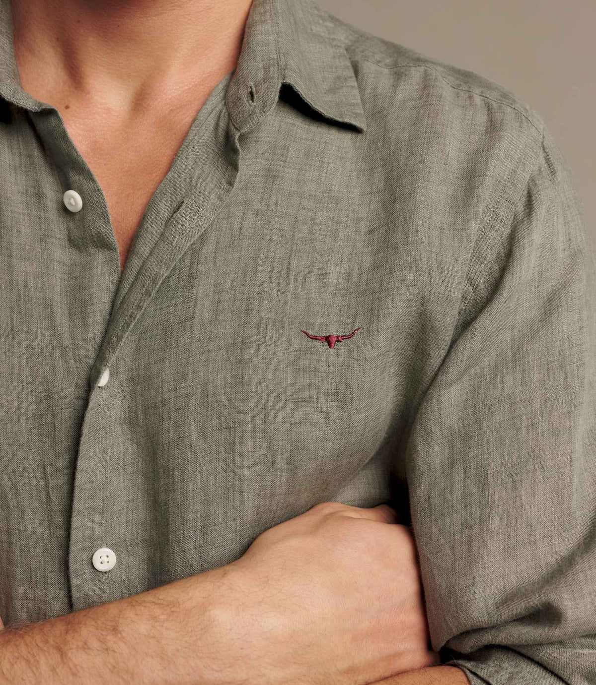 R.M. Williams Newman Linen Shirt | Forest Green — photo 4