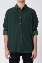 Load image into Gallery viewer, Men at work fat cord shirt - Deep green
